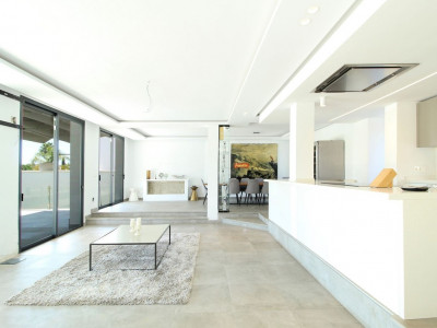 Villa for sale in Los Naranjos Golf, Nueva Andalucia
