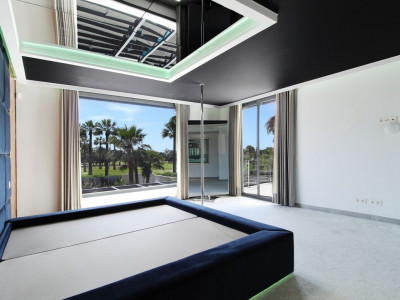 Villa for sale in Los Naranjos Golf, Nueva Andalucia