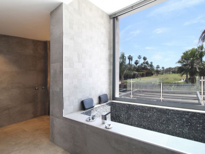 Villa for sale in Los Naranjos Golf, Nueva Andalucia