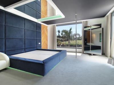 Villa for sale in Los Naranjos Golf, Nueva Andalucia