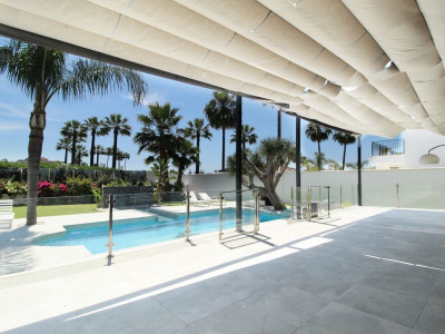 Villa for sale in Los Naranjos Golf, Nueva Andalucia