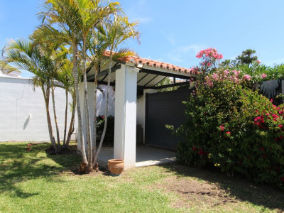 Villa for sale in Los Naranjos Golf, Nueva Andalucia