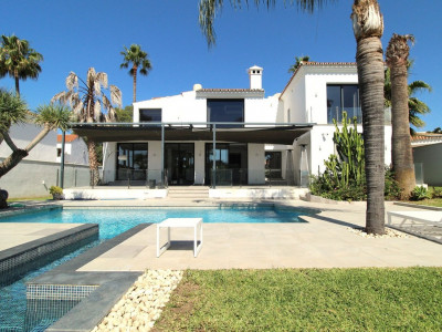 Villa for sale in Los Naranjos Golf, Nueva Andalucia