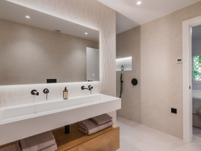 Apartamento en venta en Las Brisas, Nueva Andalucia