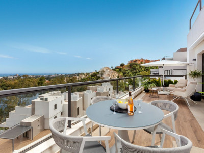 Ático en venta en Aloha Lake Village, Nueva Andalucia