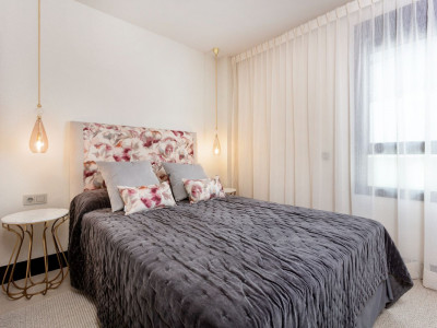 Ático en venta en Aloha Lake Village, Nueva Andalucia