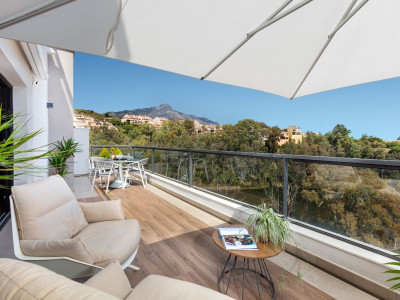 Ático en venta en Aloha Lake Village, Nueva Andalucia