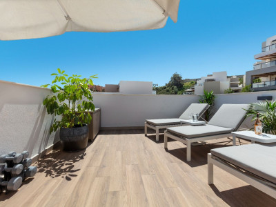 Ático en venta en Aloha Lake Village, Nueva Andalucia