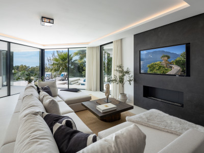 Villa en venta en El Herrojo, Benahavis