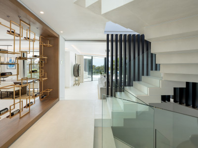 Villa en venta en El Herrojo, Benahavis