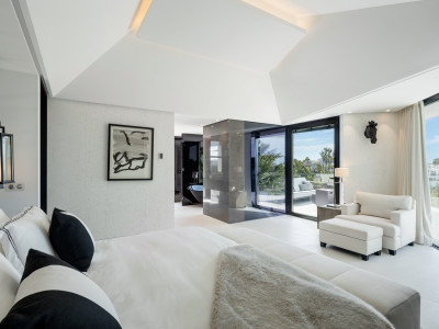 Villa en venta en El Herrojo, Benahavis