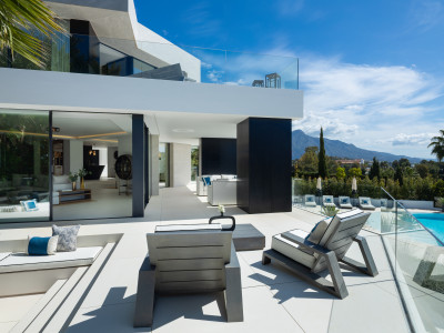 Villa en venta en El Herrojo, Benahavis