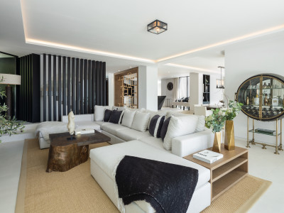 Villa en venta en El Herrojo, Benahavis