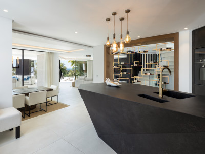 Villa en venta en El Herrojo, Benahavis