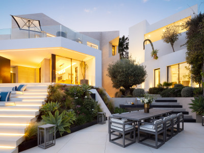 Villa en venta en El Herrojo, Benahavis