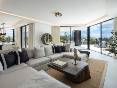 Villa en venta en El Herrojo, Benahavis