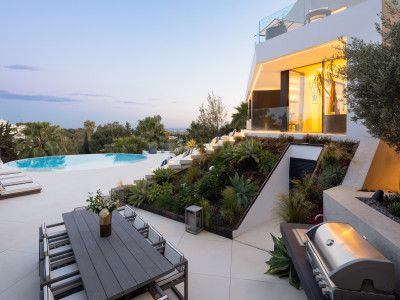 Villa en venta en El Herrojo, Benahavis