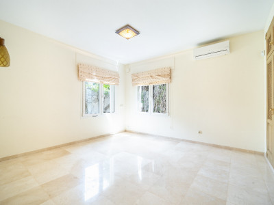 Villa for sale in Paraiso Barronal, Estepona