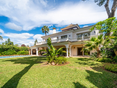 Villa for sale in Paraiso Barronal, Estepona