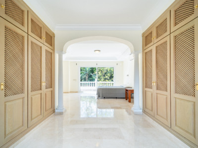 Villa for sale in Paraiso Barronal, Estepona