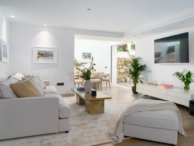 Villa for sale in Nueva Andalucia