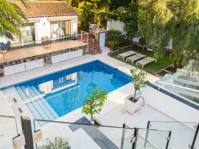 Villa for sale in Nueva Andalucia