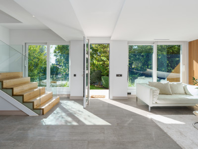 Villa for sale in Nueva Andalucia