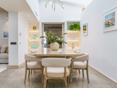 Villa for sale in Nueva Andalucia