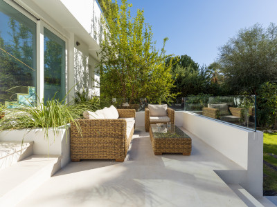 Villa for sale in Nueva Andalucia