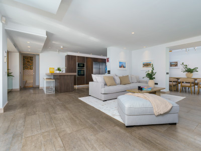 Villa for sale in Nueva Andalucia