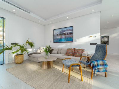 Villa for sale in Nueva Andalucia
