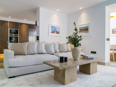 Villa for sale in Nueva Andalucia