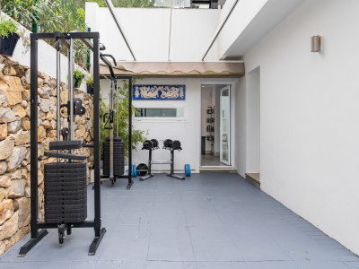 Villa for sale in Nueva Andalucia