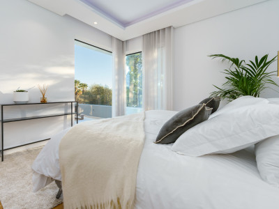 Villa for sale in Nueva Andalucia