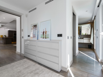 Villa for sale in Nueva Andalucia