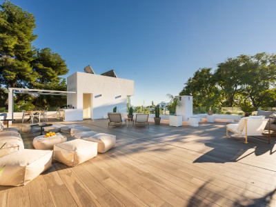 Villa for sale in Nueva Andalucia