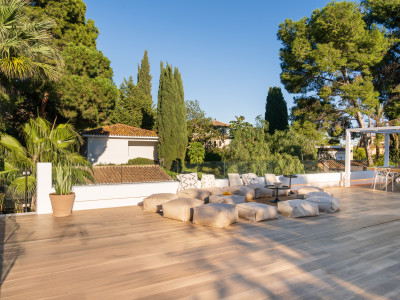 Villa for sale in Nueva Andalucia