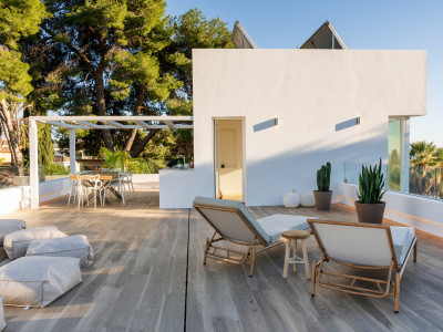 Villa for sale in Nueva Andalucia