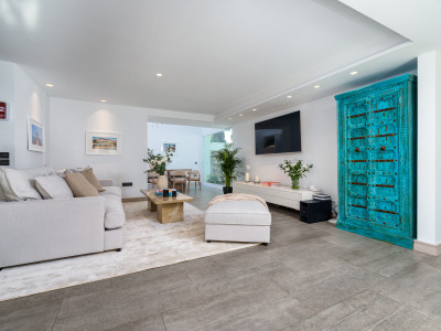 Villa for sale in Nueva Andalucia
