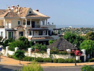 Апартамент на нижнем этаже в продаже в Aloha Park, Новая Андалусия