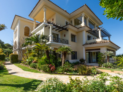 Апартамент на нижнем этаже в продаже в Aloha Park, Новая Андалусия