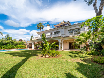 Villa for sale in Paraiso Barronal, Estepona