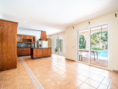 Villa for sale in Paraiso Barronal, Estepona