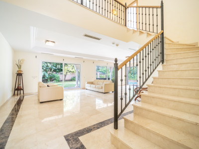 Villa for sale in Paraiso Barronal, Estepona