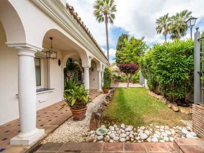 Villa for sale in Paraiso Barronal, Estepona