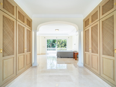 Villa for sale in Paraiso Barronal, Estepona