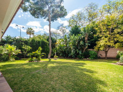 Villa for sale in Paraiso Barronal, Estepona