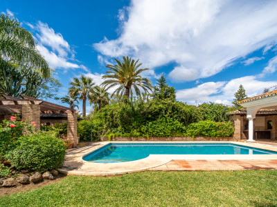 Villa for sale in Paraiso Barronal, Estepona