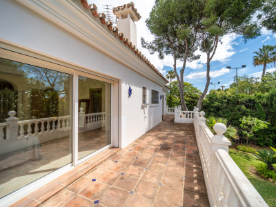 Villa for sale in Paraiso Barronal, Estepona