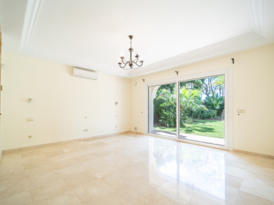 Villa for sale in Paraiso Barronal, Estepona